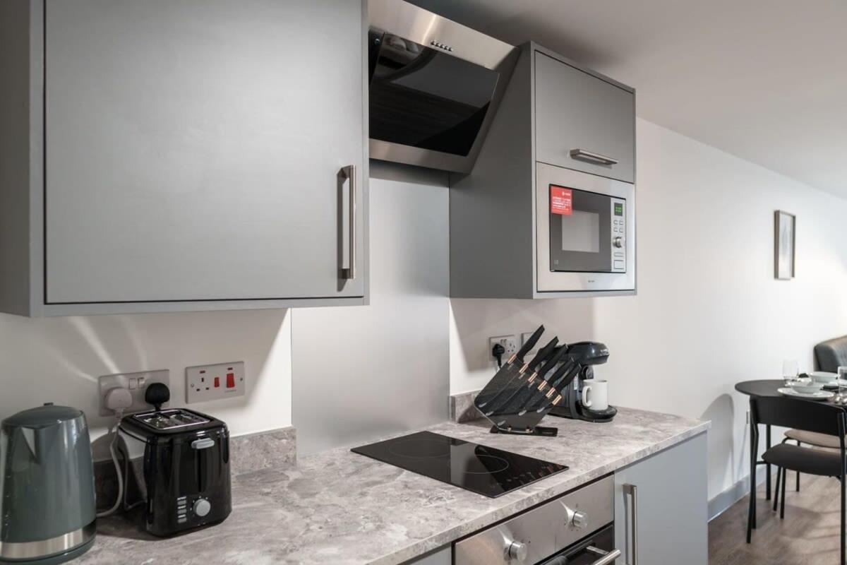 Modern 1 Bed Apartment In Liverpool Centre ภายนอก รูปภาพ