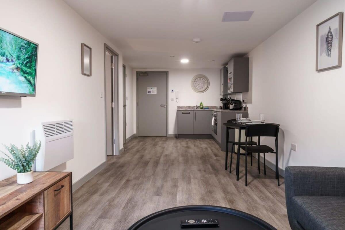 Modern 1 Bed Apartment In Liverpool Centre ภายนอก รูปภาพ